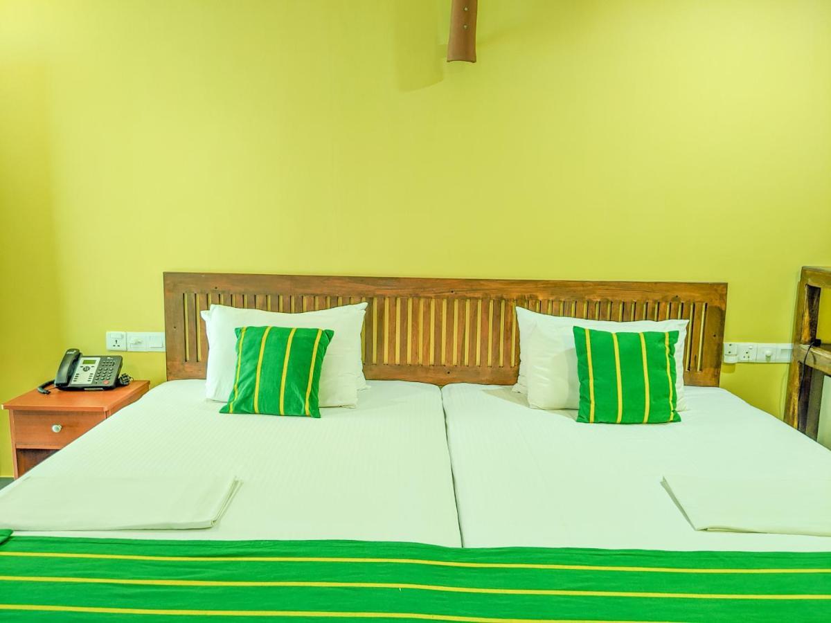 Yala Golden Wild Bed & Breakfast Тисамахарама Екстериор снимка