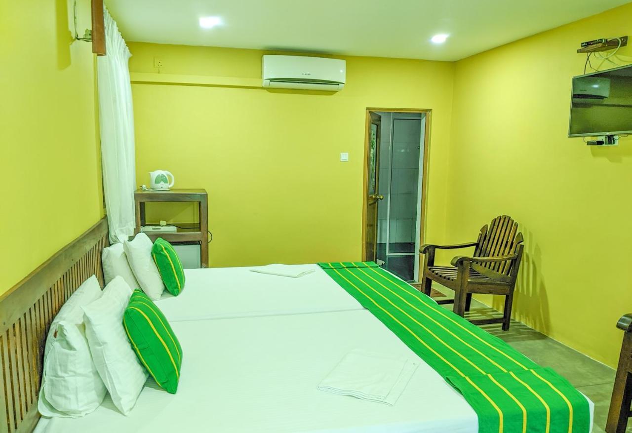 Yala Golden Wild Bed & Breakfast Тисамахарама Екстериор снимка