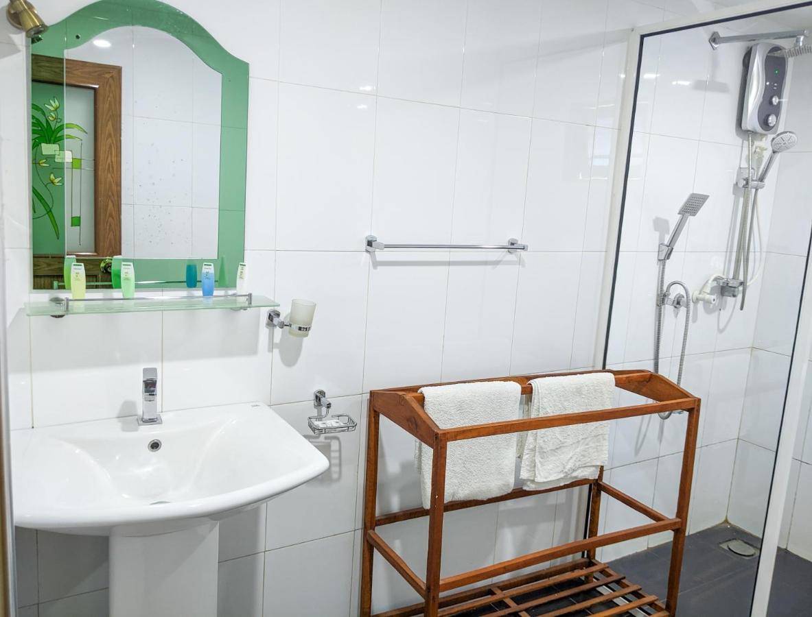 Yala Golden Wild Bed & Breakfast Тисамахарама Екстериор снимка