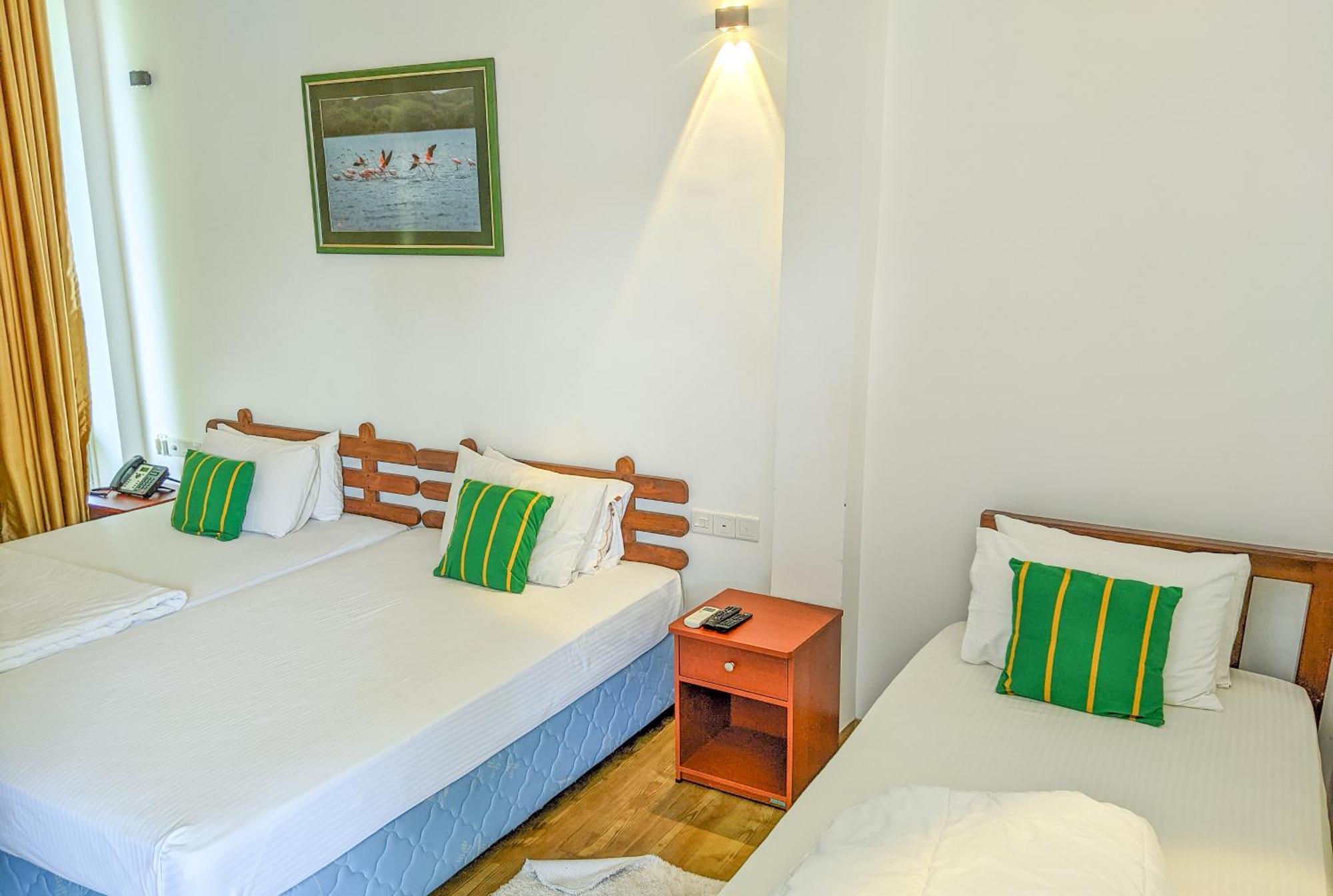 Yala Golden Wild Bed & Breakfast Тисамахарама Екстериор снимка