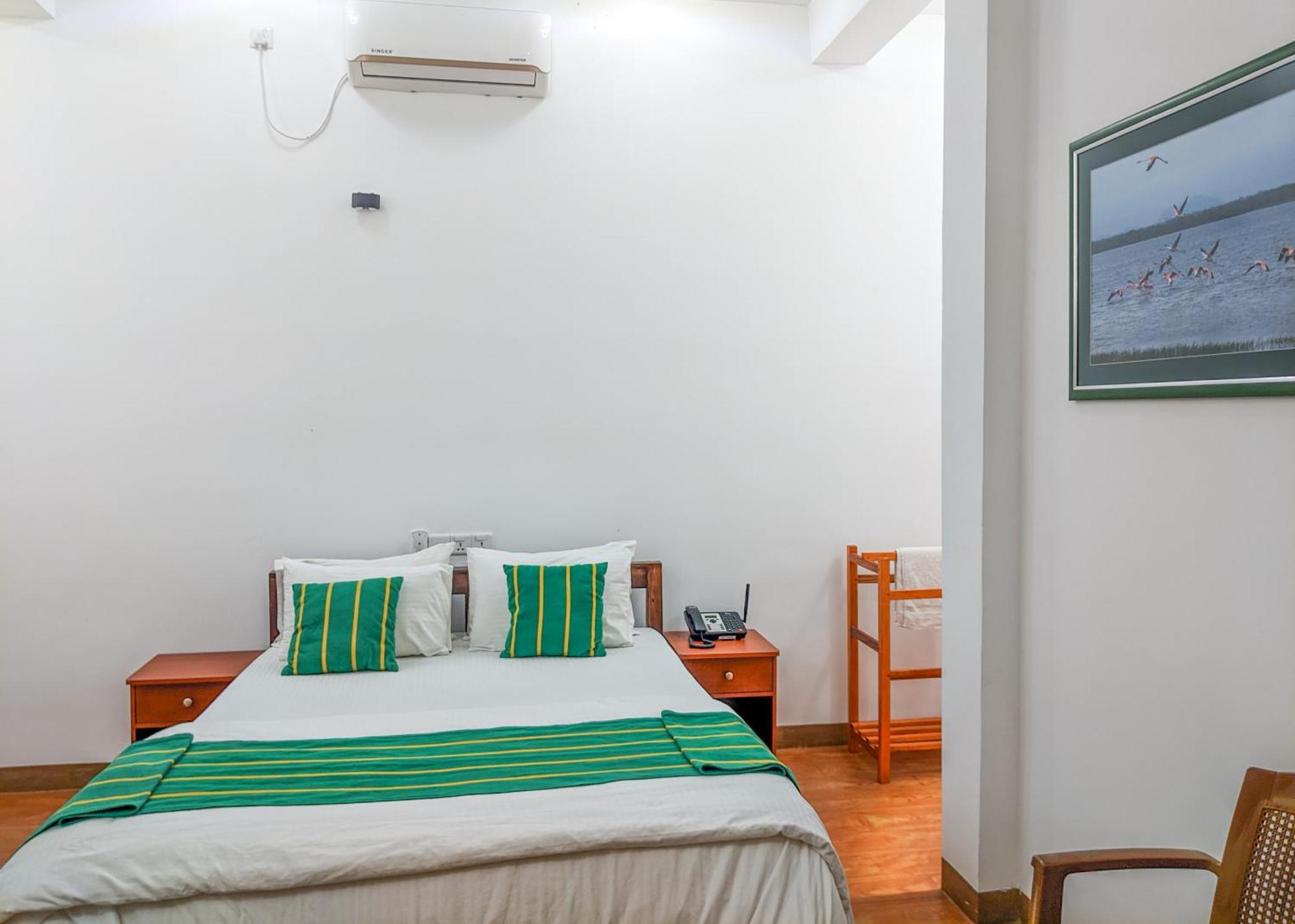 Yala Golden Wild Bed & Breakfast Тисамахарама Екстериор снимка