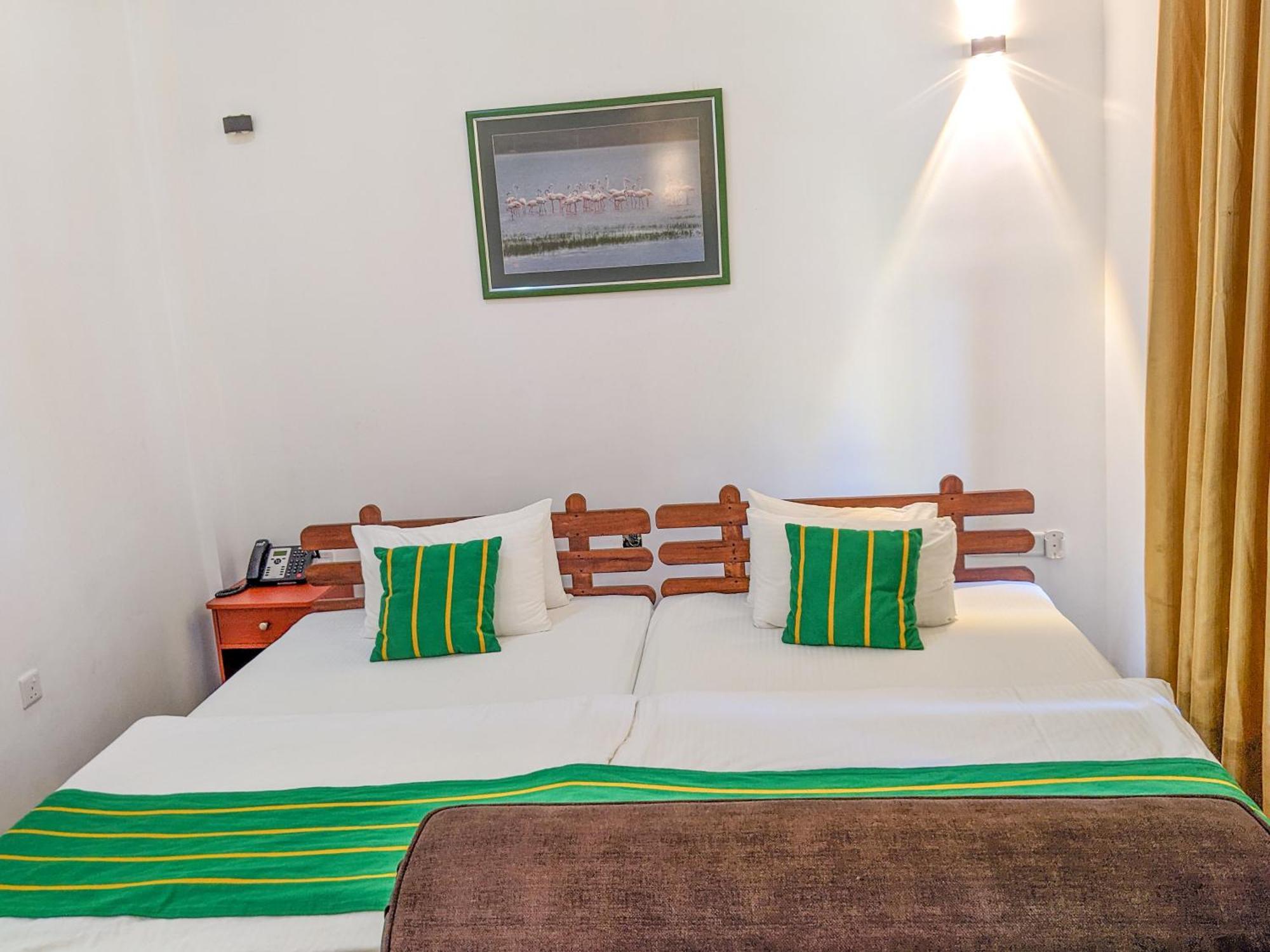 Yala Golden Wild Bed & Breakfast Тисамахарама Екстериор снимка